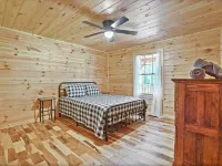 Secluded 6-bedroom Log Cabin Nestled in the Pines Hotels in Marion Township