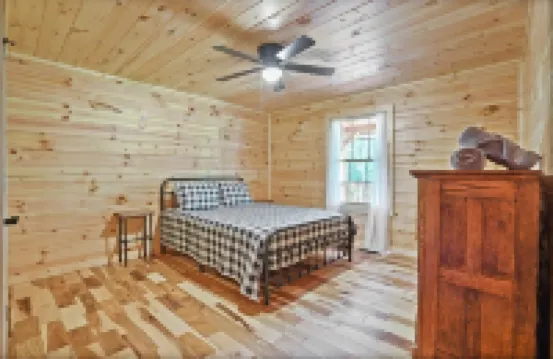 Secluded 6-bedroom Log Cabin Nestled in the Pines