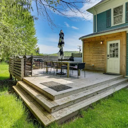 Dancing Doe Estate with Wood Stove, Hot Tub & Firepit Отели в г. Калликун