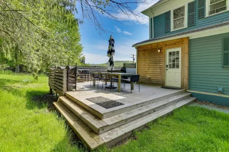 Dancing Doe Estate with Wood Stove, Hot Tub & Firepit