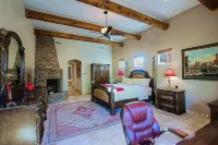 Custom home with heated spa and pool, 1 acre, No HOA, bring Rvs Hotels in New River