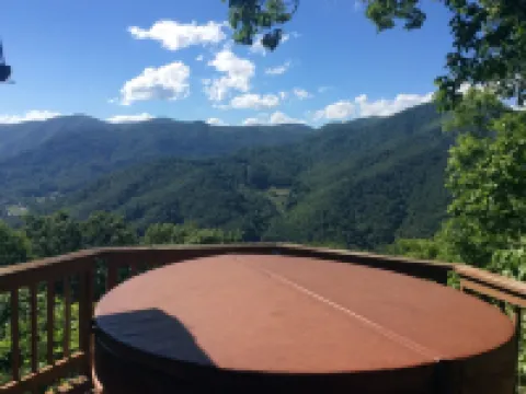 STUNNING VIEWS YEAR ROUND! Log Cabin, Hot Tub, Fireplace, Fire Pit, Private