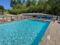 Luxury SKI IN/SKI OUT Kearsarge Brook Condo 3 bed, 2 bath at Cranmore Mountain!!