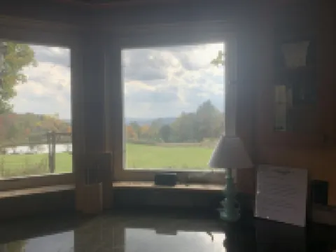 Gorgeous Hilltop Paradise with epic views and swimming pond