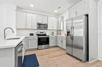 Charming 2-bedroom townhome with WiFi, minutes from Auburn University's campus