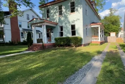 Coastal family sized! Central to attractions!  Long term ask for rate. Workspace