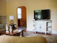 Luxury Apartment in Scranton's Hill Section! Hotels in Scranton