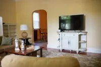 Luxury Apartment in Scranton's Hill Section!