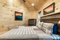 Sleeps 6, Hottub, WiFi, 10min to GB, 15min to PF