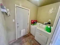 4 Bed/2 Bath Quiet SE Ranch Style home