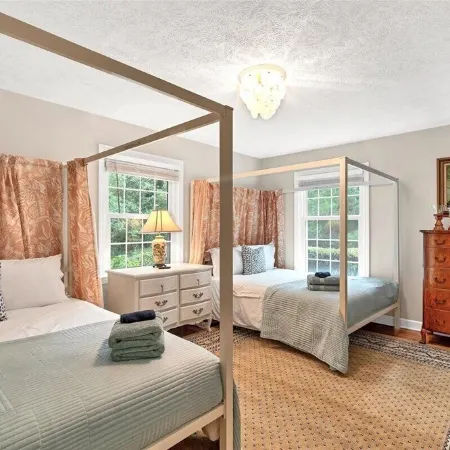 Pool-Sleeps 20-Stylish- 5 mins to downtown Southern Pines- Close to Pinehurst