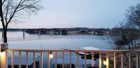 LAKE TIME @ THIS SPACIOUS HOUSE ON THE WATER + BOAT+SWIM+RELAX+GREAT AMMENITIES Hotel a Adair Township