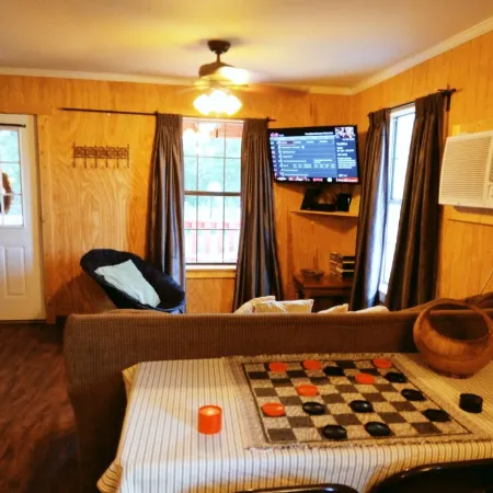 2-Story Farm Cabin - Sleeps 5 - 50 Acres