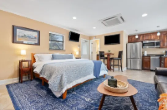 Perfect Game-day Loft 0.2 Miles From Toomer's Corner ~ Pet Friendly