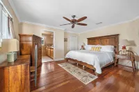 Bonita Beach Waterfront Paradise Отели рядом с достопримечательностью «Бич Роуд Плаза»