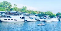 ROMANTIC TOP FLOOR, DOWNTOWN NESTING w KING BED & WATER VIEW OF MT. BALDHEAD