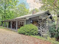 Mountaintop log cabin w/ wood stove hot tub and grill near Lake Chatuge Hotels in Towns County