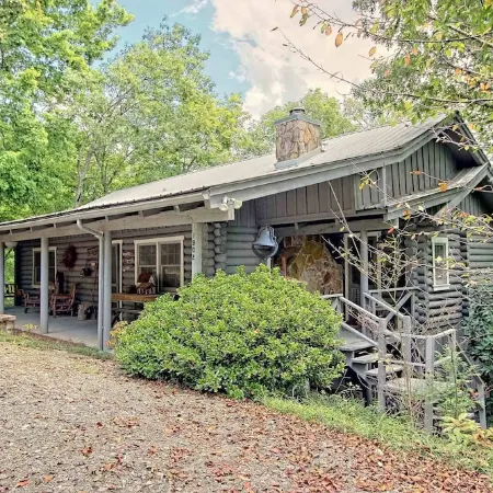 Mountaintop log cabin w/ wood stove hot tub and grill near Lake Chatuge