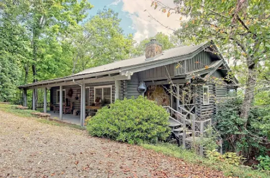 Mountaintop log cabin w/ wood stove hot tub and grill near Lake Chatuge