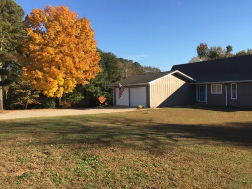 LOCATION! Lakefront House with Dock near Hartwell Marina/Downtown Kayaks/Firepit