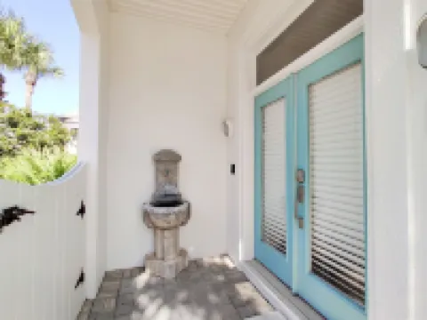 Million dollar villa · Beachfront neighborhood · Free cruise · Resort amenities