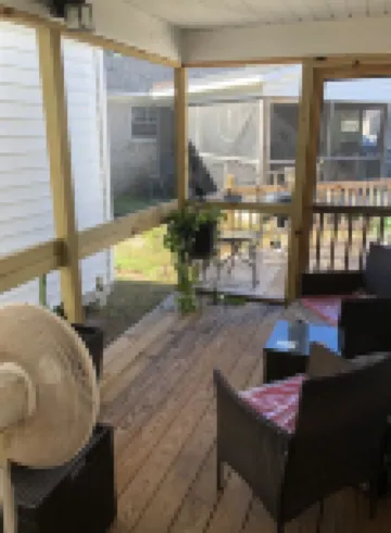 Adorable Two Bedroom Cottage Guesthouse (2 Story)