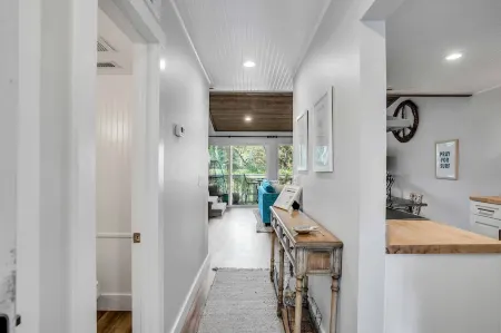 Stunning Completely Renovated Golf Course Villa Отели рядом с достопримечательностью «Seabrook Beach»