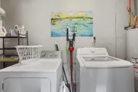 Mermaid Dreams: Spacious 3 Bedrooms 2.5 Bath with Pool All in Golf Cart District