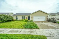 Close to Glacier Park! 4 Bedroom, 2 bath Family and Pet Friendly Comfy Home