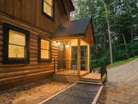 Brand NEW Build! Five Master Suites~Bunk Room~INDOOR POOL, Game ROOM & Hot Tub! Hotels in McHenry