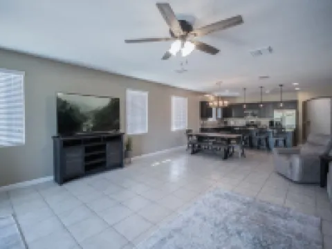 Like New Home Private pool ,New furnishings, 20 mins to State Farm stadium Hoteles en Buckeye