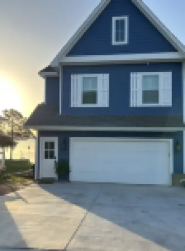 Lake Granbury Cottage, Just steps from the historic square!