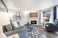 Cute Birch Bay Condo w King bed & Hot Tub - 107