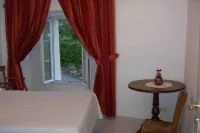 Comfortable Gite with pool close to the city and the countryside La Fontaine Pagode 주변 호텔