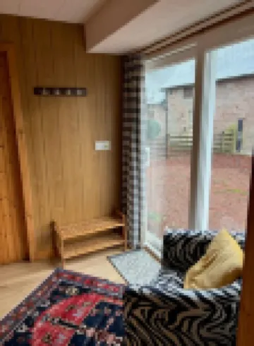 Stable Cottage -  spacious one level cottage with private courtyard.