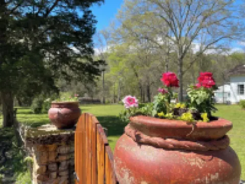 Step back into time with this 1850's historic house Hoteles en Kimball