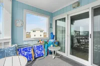 Nights on the North End-Steps to the Beach, Pool & Pier