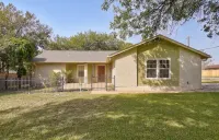 Hutto 4 BDRM GETAWAY HOME PERFECT FOR BUSINESS OR LEISURE. Hotels near Club Wildflower