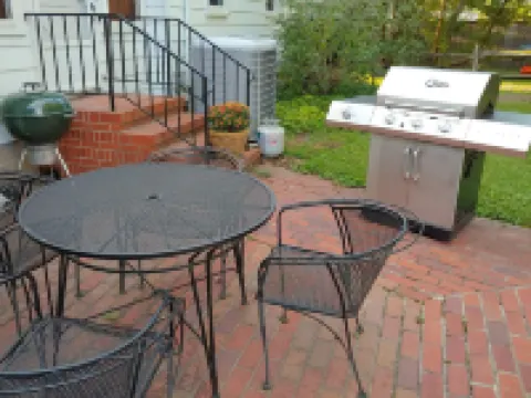 Waterfront Home On 3 Acres. Fish,crab, & kayak from the pier + great sunsets! Hotels in Queen Annes County