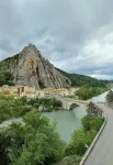 The La Croix roulott on the heights of Sisteron
