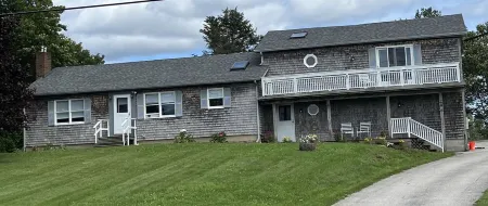 RIVER HOUSE. Cozy Maine home.  River view.  Minutes from ocean, lighthouses.