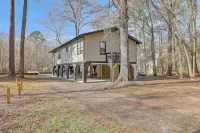 Riverfront Cottage with 2 docks and firepit located on the Edisto River
