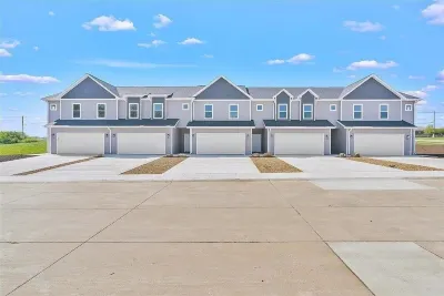 Central Cedar Falls Townhome - Family Friendly! Hotel in zona Panther Lounge