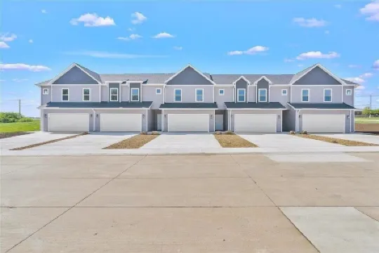 New Construction Townhome - 3 King Beds/2.5 Bathroom!