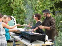 Castelwood: comfortable ecological chalets with swimming pool in the Dordogne.