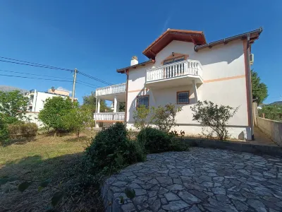 Two houses with sea view Hotels near Utjeha "Small beach"