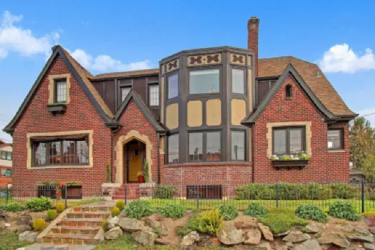 Lower Suite: a classic suite in a quiet Seattle home Hotels in fremont