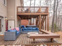 4-Bedroom Retreat in Massanutten: Hot Tub, Near Skiing, Golf, & Adventure Park Hotels in Massanutten