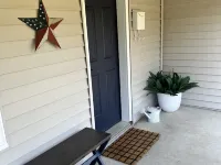 Cheerful 1 Bedroom House in the Middle of Town Hotels in Lynden