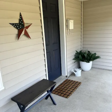 Cheerful 1 Bedroom House in the Middle of Town